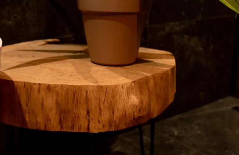 Drewniane krzesełko